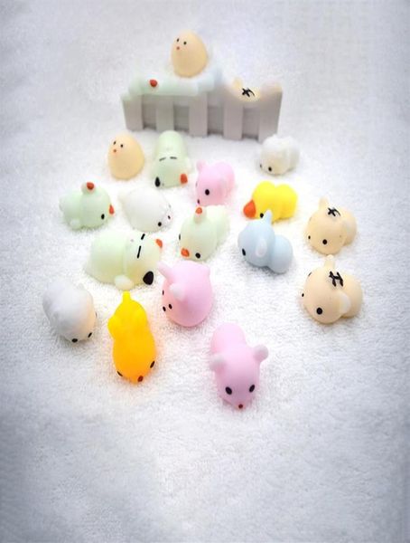 PVC Animal Extrusion Vent Jouets Squishy Rebond Gadget Jouet Mobile Pendentif Mignon Cadeau Drôle plus de 50 styles mélangés DHL a281102185