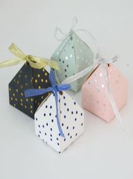 Pyramid Style Wedding Favors Supplies Dot Candy Boîtes avec Ribbon Gift Box Party Party Box Box Shower Favet 1037942