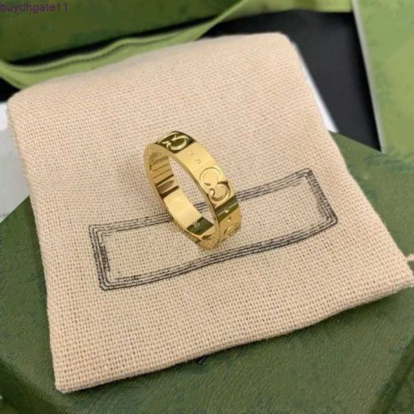 Q27Y Ring Luxurys Nail Mens Designer Fashion Titanium Steel Gravé Lettre de lettre Engagement Taille 5-10 pour les femmes en gros