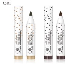 Qic Freckles Pen Bronzer Stick Natural Simulation 2 Color Lightcoffee Darkcoffee imperméable Longlasting non-FADING COLIS MADE6205798