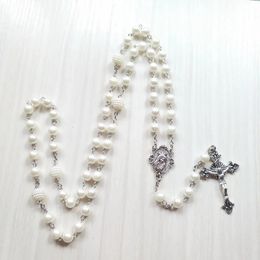 Qigo White Acrylique Pearl Long Catholic Collier croix Collier Rosaire Bijoux religieux 240518
