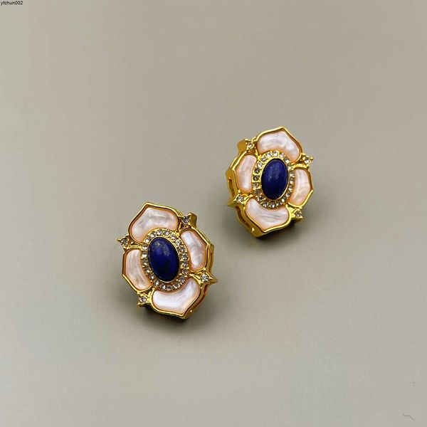 Bijoux Qingdao 925 aiguille en argent Nouveau style antique moyen incrusté de boucles d'oreilles lapis lazuli naturelles mode et élégance Camellia K0td