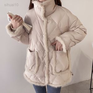 Qingwen 2022 Nouvelle veste d'hiver femmes fourrure couture doudoune lâche femme courte décontractée chaude tampon veste neige Parka Runaway L220725