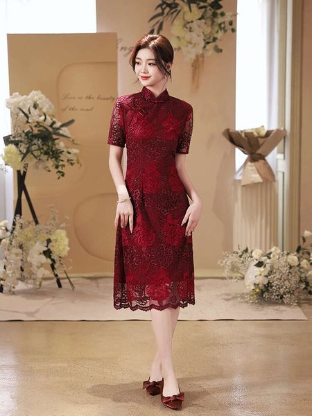 Qipao, tostar la alegría de verano de la novia, atuendo de banquete de suegra, vestido de novia, encaje de la madre, vestido de compromiso rojo del vino