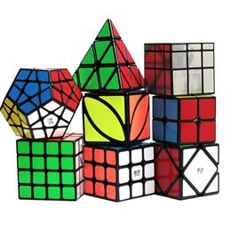 Qiyi 8 pièces/ensemble Cube Magique Ensemble de Jouets 2x2x2 3x3x3 4x4x4 Jeu de Miroir Cube de Vitesse Puzzle Jouets pour Enfants - 8 pièces
