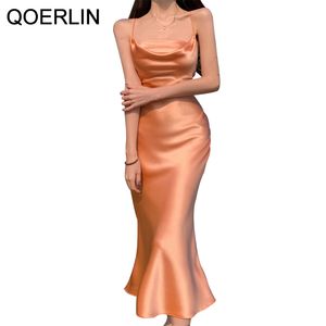 Qoerlin satijn mouwloze backless jurk sexy halter vneck jurk dames spaghetti riem veter slim vakantie long feestvestido 210412