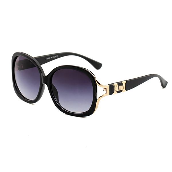 Qp63 Gafas de sol Tendencia Té para mujeres Diseñador Gafas famosas Marco Diseño clásico Símbolo dorado en las sienes Desfile de moda moderno Combina con cualquier forma de cara F