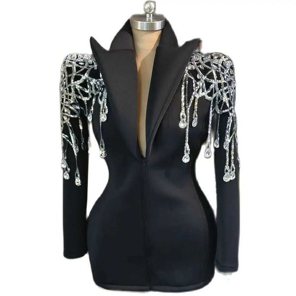 QSPP Stage Wear Forine Dring Chain Sparkly Femmes Black Design Blazer Long Manche à manches Butterfly Zipper fermeture DJ DS Night Club Stage Wear D240425