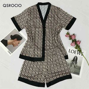 QSROCIO Pyjamas pour femmes Ensemble de luxe Mode Croix Lettres Imprimer Manches courtes Vêtements de nuit Soie Comme Loisirs Maison Vêtements de nuit 210831