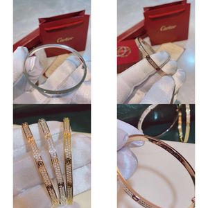 Kwaliteit 2024 Dunne smalle editie Rose Designer Dames Diamond Top V-vormige Gold Sier Bracelet Open Wedding Sieraden Box Q8 Oorspronkelijke kwaliteit