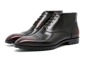 Brogue de qualité sculpté en gros en gros, hommes en cuir pointu pointu de la mode martin bottines de mode