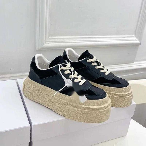 Qualidade casal estilo pai sapatos sola grossa esportes casual marca luxuosa textura de couro superior almofadas pele carneiro sapatos elevados