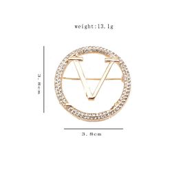 Suisse transfrontalière de qualité Pin Fashion Creative European and American New Micro-Instrad Diamond Round Brooch Accessoires