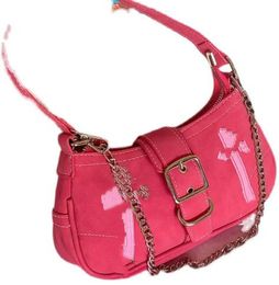 Kwaliteit Cross Iron Chain Hot Girl okseltas Rose Red Motorcycle Sweet Pittige Messenger Bags voor dames