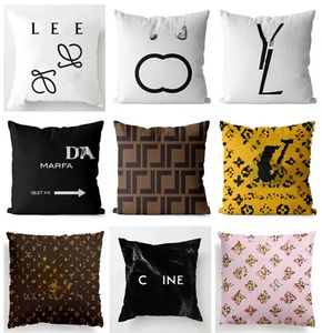 Designer de qualité Black and White Throw Oreiller Classic Logo Logo Home Pouteau d'oreiller Minimaliste Decoration Cushion 45X45CM