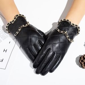 Guantes de diseñador de calidad Nuevos guantes de cuero de invierno de alta gama para mujer Pantalla táctil de felpa para andar en bicicleta con guantes cálidos y aislados con punta de piel de oveja