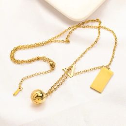 Collier pendentif de créateur de qualité conçu pour les femmes lettre de mode plaqué or cadeau en acier cadeau en acier cadeau