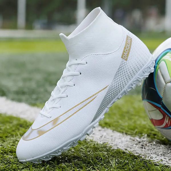 Bottes de football de qualité Chaussures de football confortables Houstable Men White Sneakers Futsal Training 231221