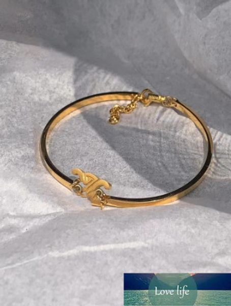 Bracelet doré de qualité pour les filles des conceptions d'intérêts spéciaux Bracelets de luxe légers de haute qualité
