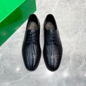 Semelle à tricoter à la main en cuir de qualité Chaussures habillées pour les concepteurs doux Hommes Noir Véritable cuir Frenum Bout pointu Hommes Busines Oxfords Casual