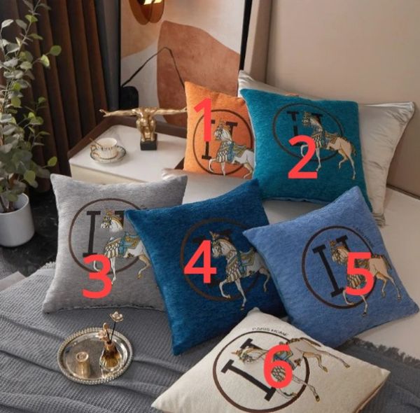 Coussin de luxe de qualité/oreiller décoratif de luxe pour salon, canapé, housse de coussin brodée en forme de cheval, taie d'oreiller carrée de chevet de chambre à coucher
