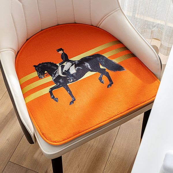 Qualité moderne en forme de fer à cheval en cuir chaise de salle à manger coussin de chaise américain léger style de luxe orange canapé ananas chaise coussin avec radian