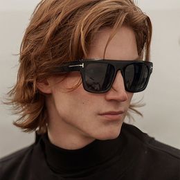 Quality Nouveaux hommes à la mode Big Square Sunglasses Personnalité de planche avancée Euro-Am Lunes polarisées surdimension