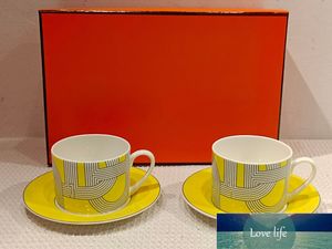 Kwaliteitsbaan -serie Bone China Coffee Cup Set Twee kopjes twee borden Home Gift Groothandel