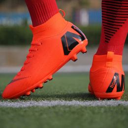 Chaussures de football de qualité Clats de futbol en gros de Boots de football anti-aslip Fashion Futsal Training Sneakers Chuteira Campo Society 240416