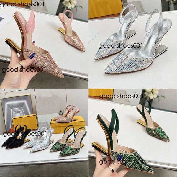 Top Brand Brand Sandals Femmes Talan de coins Chaussures Designer Fashion Crystal Decoration 10 cm Talons en forme d'orteil
