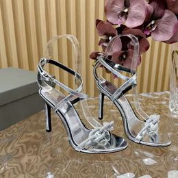 Top de la qualité Sandales Femmes High Hee Fashion Diamond DIAMOND DÉCORATIVE chaussures Casual Lacquer Le cuir en cuir bracele