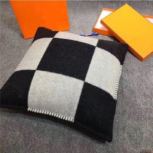 Kwaliteit Vintage Fleece Pillowcase Letter Brand European Pillow Cover Covers Wool Throw Luxury Pillowcases Cushion Deken Kussen Huisdecoratie Vier seizoenen