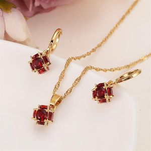 Reina Nuevo color rojo Conjuntos de joyería de boda nupcial de circón con collares rellenos de oro amarillo fino de 9 k Conjunto de aretes colgantes Mujeres niñas 304 g