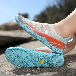 Chaussures d'eau pour hommes à séchage rapide légères respirantes antidérapantes pieds nus Aqua Sport pour la plage en plein air randonnée natation Yoga 240228
