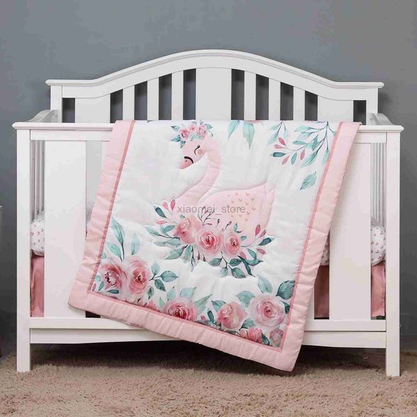 Quilts 3pcs micro fibre brossée ensemble de literie pour lit de bébé design cygne et fleur pour les filles vente chaude comprenant une jupe de berceau de drap de lit de couette 240321