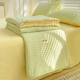 Ensembles de courtepointes Solid Summer Air Condition Quilt Thin Stripe Couette légère Full Queen Sofa Office Bed Travel Quilts Throw Blanket InsHKD230627