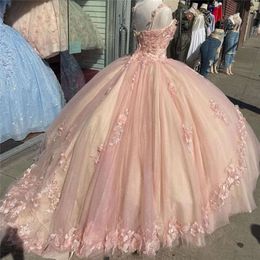 Quinceanera Applique Dresses Floral Pink 3D Light Handmade Bloemen kralen riemen Tiered TuLle Custom Made Prom Sweet 16 Verjaardagsfeestjurk