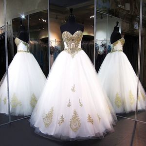 Quinceanera jurken 2020 bescheiden zoete 16 baljurk gouden kant kralen prom jurken witte tule veter op verjaardagsfeestje vestidos de 15