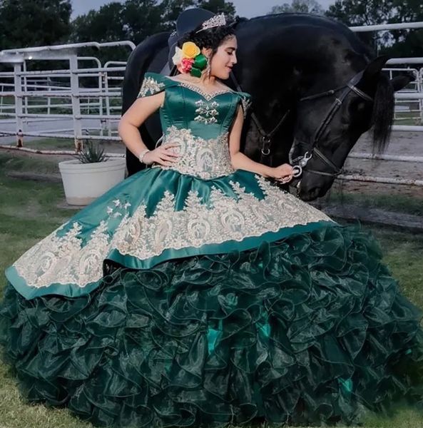 Quinceanera Robes Or Dentelle Appliques Tiere Sweet 15 Robe Volants Organza Teen Bithday Party Prom Wear Vert Émeraude Mexicain