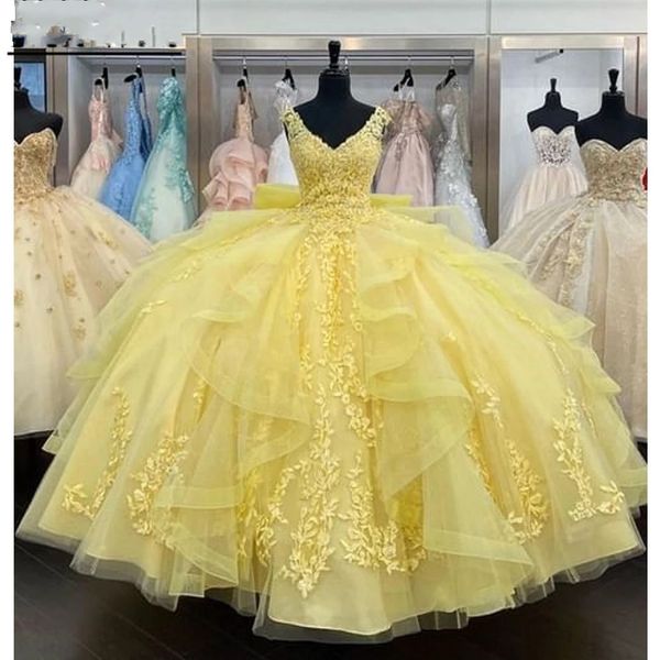 Abiti Quinceanera Principessa Giallo Scollo a V Increspature a cascata Appliques Abito da ballo con tulle Taglie forti Sweet 16 Debuttante Festa di compleanno Abiti da 15 Anos 59