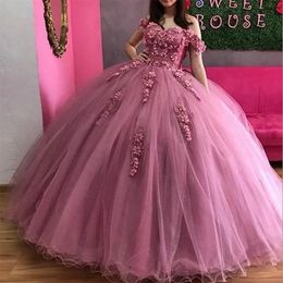 Quinceanera robes roses poussiérelles 2024 décolleté en cœur Princesse Ruffles Pageant Balle de bal à balle douce de 16 étage de la longueur du sol.