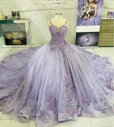 Quinceanera Lilas Robes D Floral Applique Papillons Bretelles Spaghetti Corset Dos Fleurs À La Main Sur Mesure Douce Princesse Robe De Bal De Fête