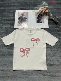 "Élégant chemisier coréen de vent à manches courtes avec détail de nœud chic - T-shirt vieillissant à la mode pour femmes - design unique et élégant"