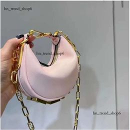 Sacs FFendi QW 2023 Sacs à bandouliers de mode Femme Femme sac à main Luxury Chain d'épalsine en cuir Letters Bottom Sacs Hands Bags Ava Designer Graphy Ins Tote Mini Bags 404