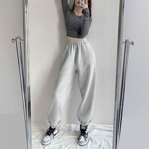 QWEEK Harajuku Hiver Chaud Gris Joggers Pantalon De Sport Femmes Mode Coréenne Polaire Velours Surdimensionné Noir Jogging Pantalon De Jogging Baggy 211216