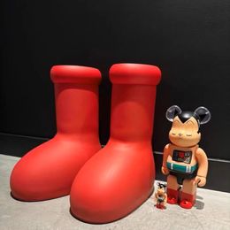 R Big Red Boots MSCHF Botines antideslizantes de fondo grueso negro Plataforma de goma astro boy Hombres Mujeres Botas de lluvia