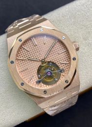 La montre pour hommes R8.factory 26522CE.00.1220TI.01 mesure 41 mm de diamètre et 10,6 mm d'épaisseur avec un mouvement tourbillon 2924 et un stockage d'énergie pour 70 heures de montres