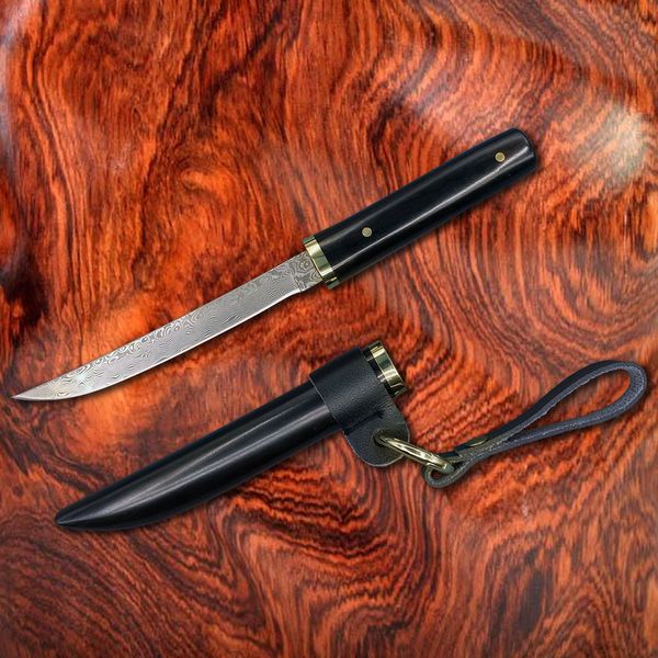 R8303 Cuchillo recto de supervivencia pequeño VG10 Hoja de punto de caída de acero de Damasco Mango de cabeza de latón de ébano Cuchillos de hoja fija con vaina de madera