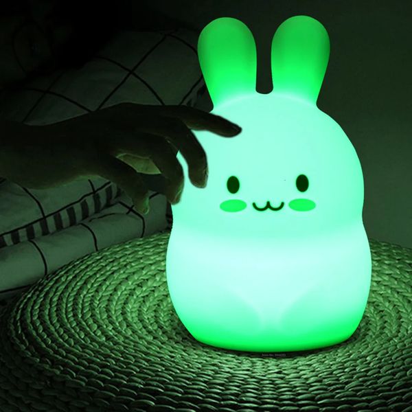 Lapin LED Veilleuse Tactile Capteur 9 Couleurs Alimenté Par Batterie De Bande Dessinée Silicone Lapin Lampe De Chevet pour Enfants Enfants Bébé Jouet Cadeau 240227