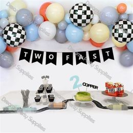 Coche de carreras Globo Arco 2º Fiesta de cumpleaños Decoración Niños Niños 68 unids Azul Amarillo Ballon Garland Kit Negro A cuadros Globos Telones de fondo 220524